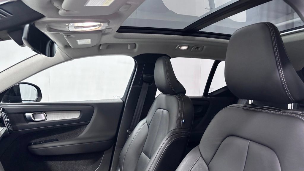 Certified 2026 Volvo XC40 B5 Plus AWD/4WD image 12