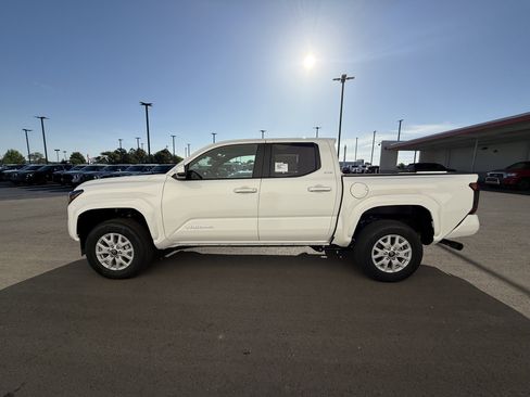 New 2026 Toyota Tacoma SR5 AWD/4WD image 11