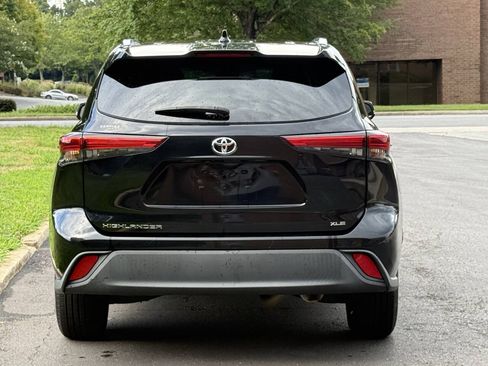 Used 2021 Toyota Highlander XLE FWD image 5