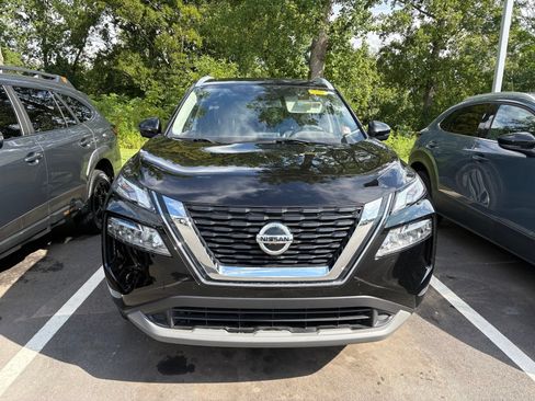 Used 2021 Nissan Rogue SV w/ Premium Package AWD/4WD image 2