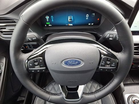 Used 2024 Ford Escape SE w/ PHEV Premium Package image 17