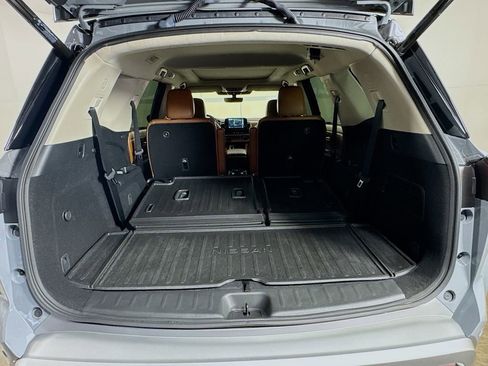 Used 2024 Nissan Pathfinder Platinum image 31