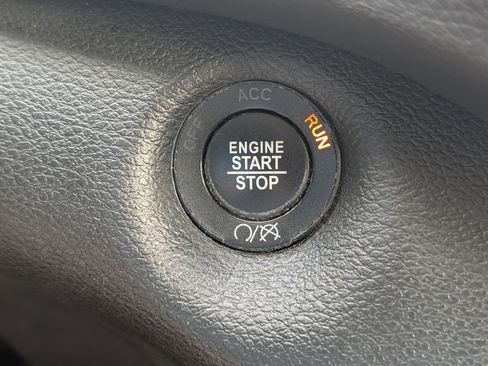 Used 2020 Jeep Cherokee Latitude Plus FWD image 19