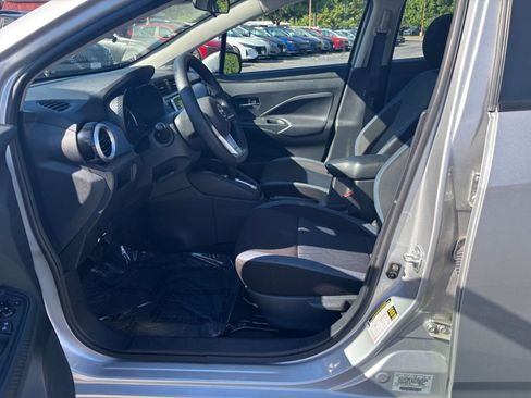 Used 2025 Nissan Versa SV FWD image 22