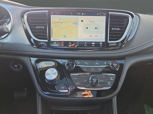 New 2026 Chrysler Pacifica Limited w/ S Appearance Package image 9