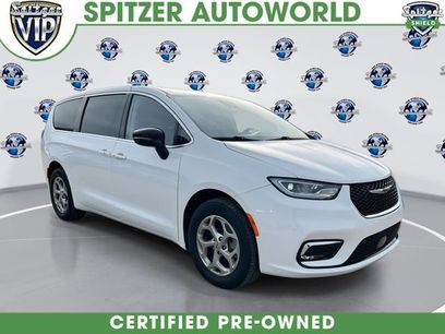 Used 2024 Chrysler Pacifica Limited w/ Trailer Tow Group