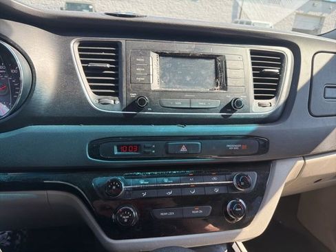 Used 2017 Kia Sedona LX FWD image 14