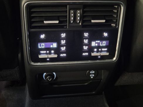 Certified 2023 Porsche Cayenne Coupe AWD/4WD image 12