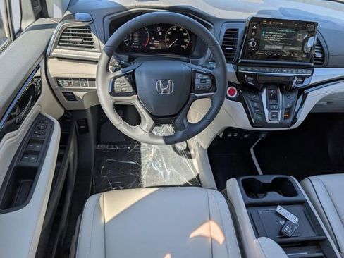 New 2026 Honda Odyssey Touring image 13