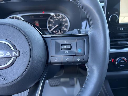 Used 2024 Nissan Pathfinder SL image 17