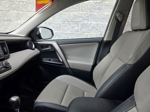 Used 2016 Toyota RAV4 Limited AWD/4WD image 28