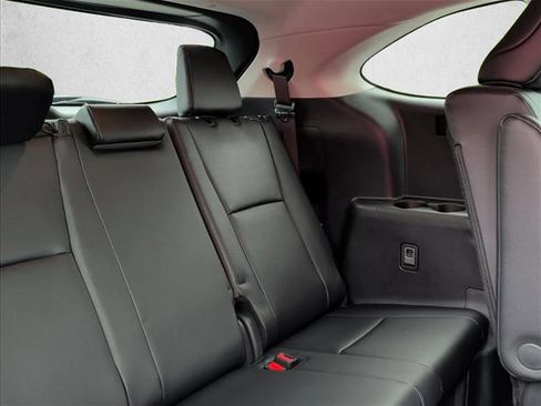 Used 2025 Toyota Highlander XLE FWD image 25