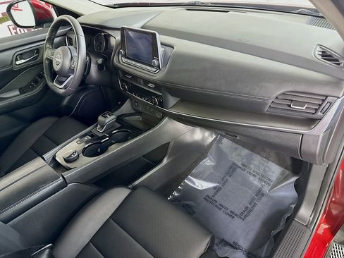 Used 2024 Nissan Rogue SV w/ SV Premium Package image 31