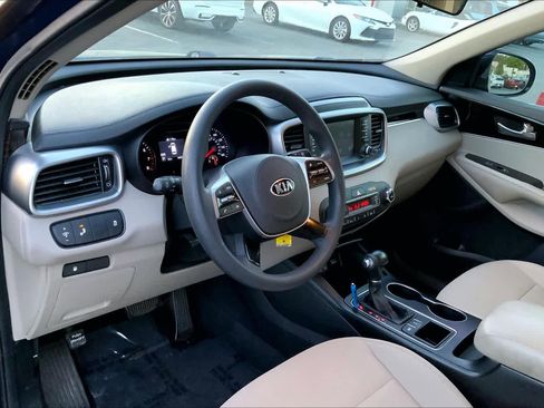 Used 2019 Kia Sorento LX image 16