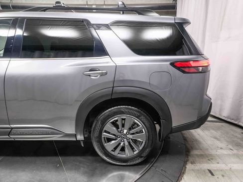 Used 2022 Nissan Pathfinder SV FWD image 8