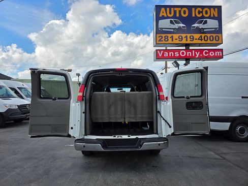 Used 2017 Chevrolet Express 3500 LT w/ LT Preferred Equipment Group image 17