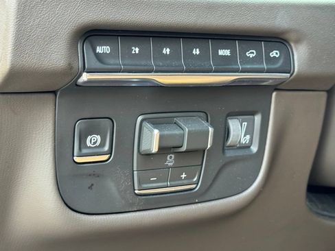 Certified 2026 Cadillac Escalade Luxury w/ LPO, Radiant Package AWD/4WD image 23