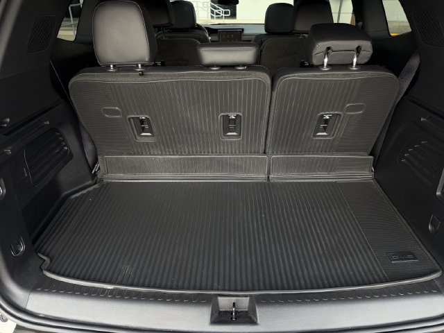 Used 2025 GMC Acadia Denali w/ LPO, Floor Liner Package FWD image 28