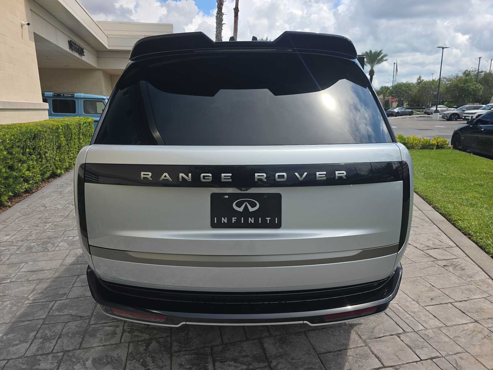 Used 2025 Land Rover Range Rover SE AWD/4WD image 5