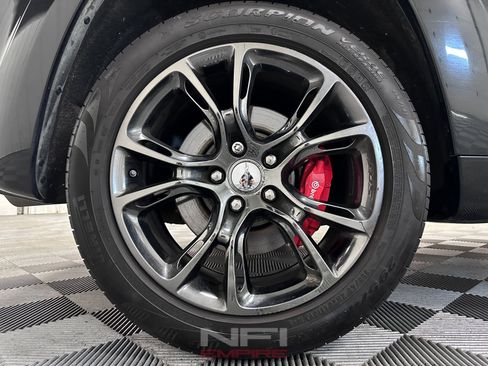 Used 2016 Jeep Grand Cherokee SRT AWD/4WD image 18