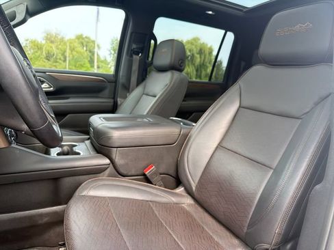 Used 2023 Chevrolet Suburban High Country AWD/4WD image 21
