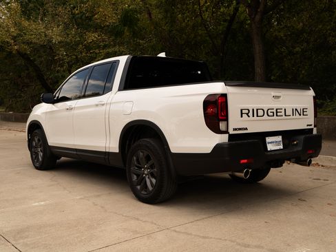 Certified 2024 Honda Ridgeline Sport image 7