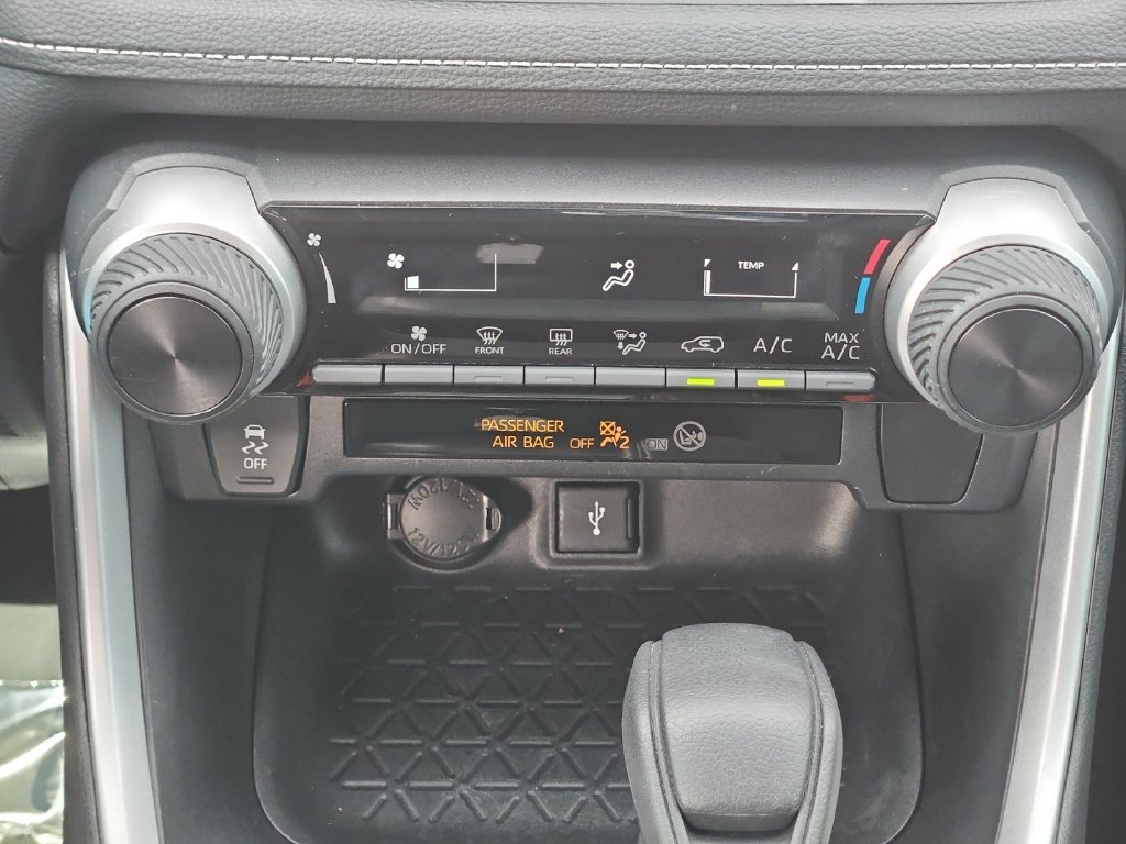 Used 2021 Toyota RAV4 LE FWD image 21
