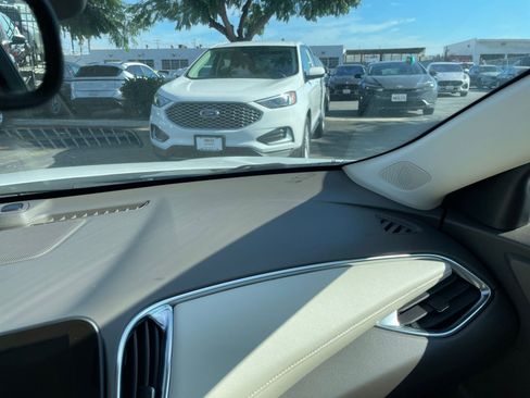 Used 2024 Chevrolet Malibu LT image 35