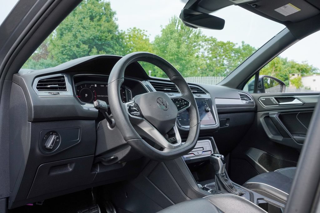 Used 2022 Volkswagen Tiguan SEL R-Line AWD/4WD image 11