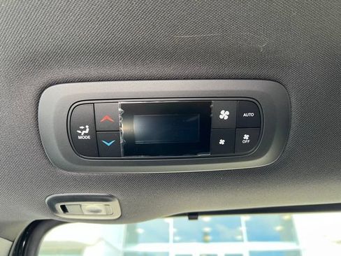 New 2025 Chrysler Pacifica Limited FWD image 25