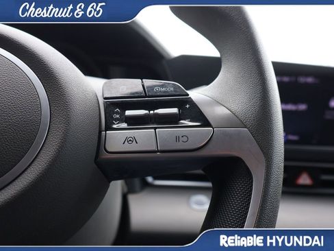 Used 2022 Hyundai Elantra SEL FWD image 28