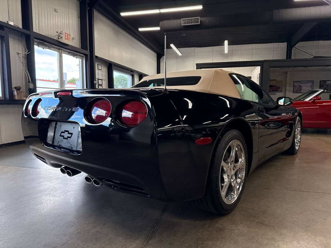 Used 2002 Chevrolet Corvette Convertible w/ Preferred Equipment Group2 RWD image 15