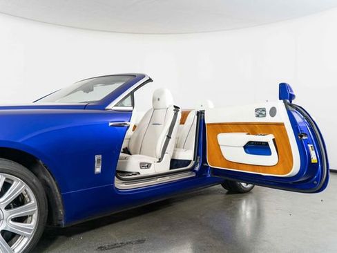 Used 2017 Rolls-Royce Dawn RWD image 14