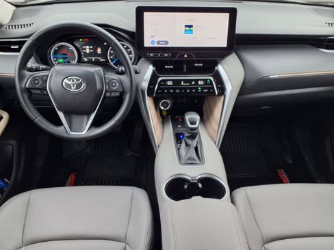 Used 2024 Toyota Venza XLE AWD/4WD image 11