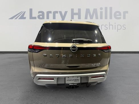 Certified 2024 Nissan Pathfinder Platinum w/ Cargo Package AWD/4WD image 4
