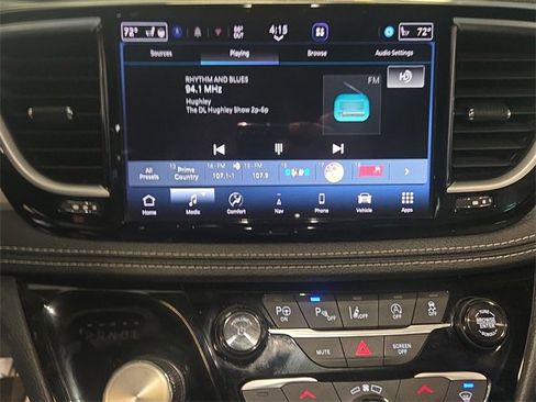 Used 2024 Chrysler Pacifica Limited w/ S Appearance Package image 16