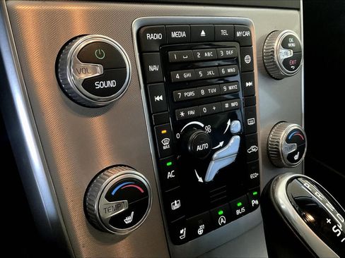 Used 2018 Volvo S60 T5 Inscription image 31