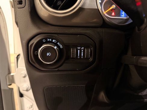 Used 2021 Jeep Wrangler Unlimited Sahara AWD/4WD image 15