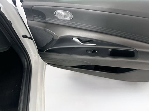 Used 2024 Hyundai Elantra SEL image 31