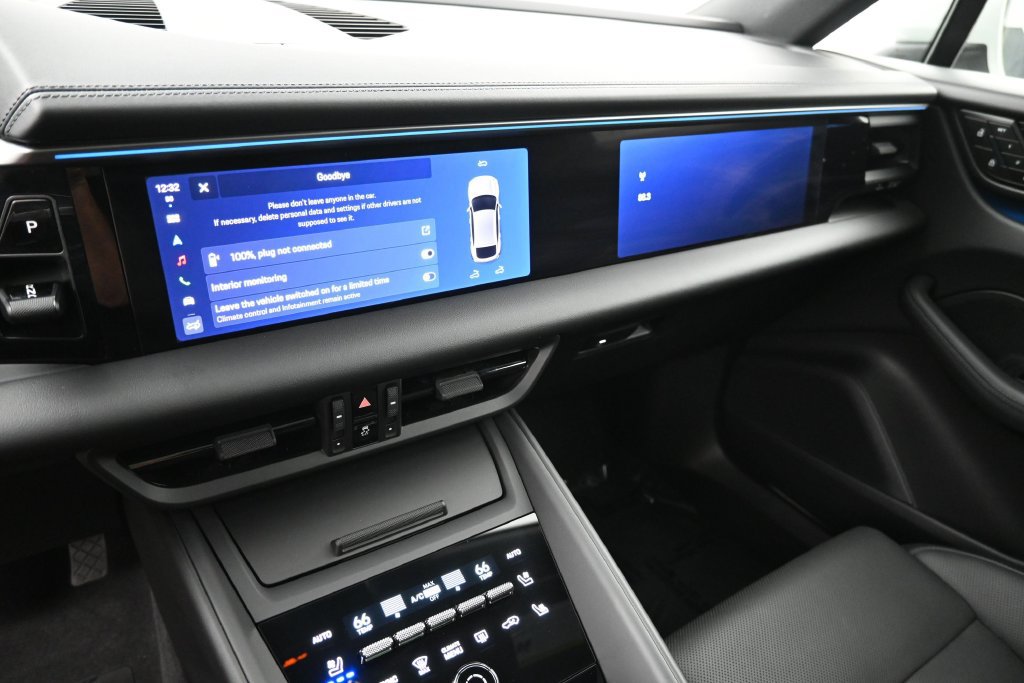 Certified 2024 Porsche Macan 4 Electric AWD/4WD image 21