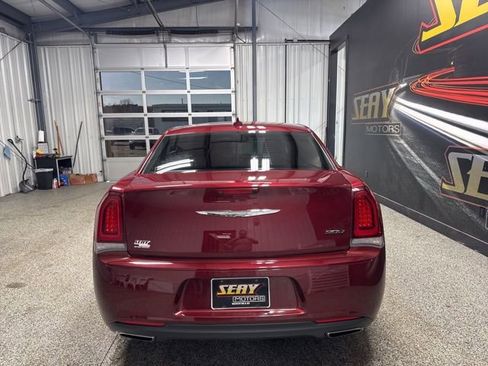 Used 2019 Chrysler 300 Touring w/ Sport Appearance Package image 18