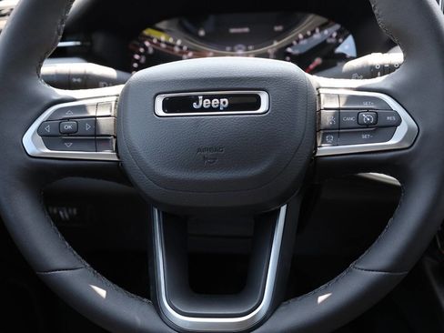 Used 2025 Jeep Compass Limited image 18