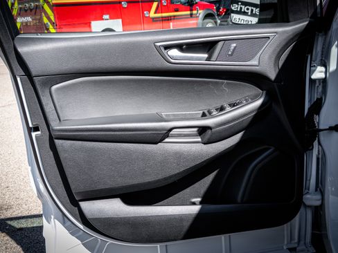 Used 2022 Ford Edge SE image 13