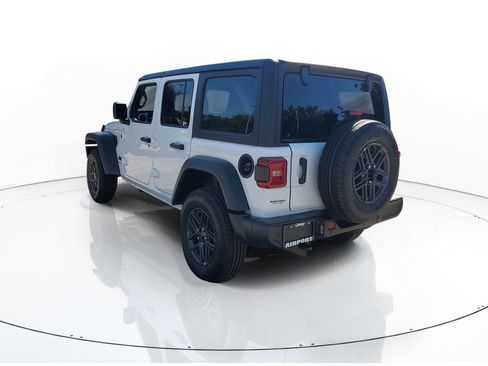 Used 2026 Jeep Wrangler Unlimited Sport AWD/4WD image 3