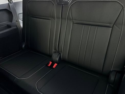 Used 2022 Volkswagen Tiguan SE image 16