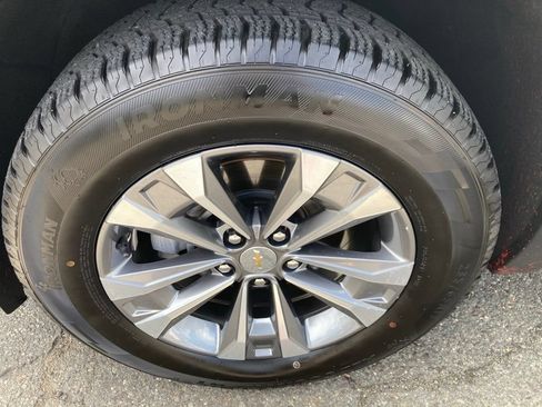 New 2025 Chevrolet Equinox LT w/ Convenience Package II AWD/4WD image 32