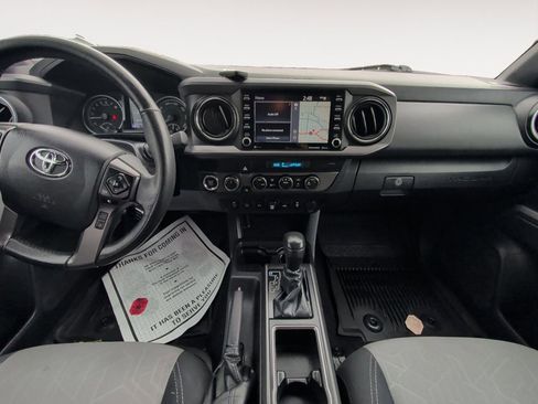 Used 2021 Toyota Tacoma TRD Off-Road w/ Technology Package AWD/4WD image 11