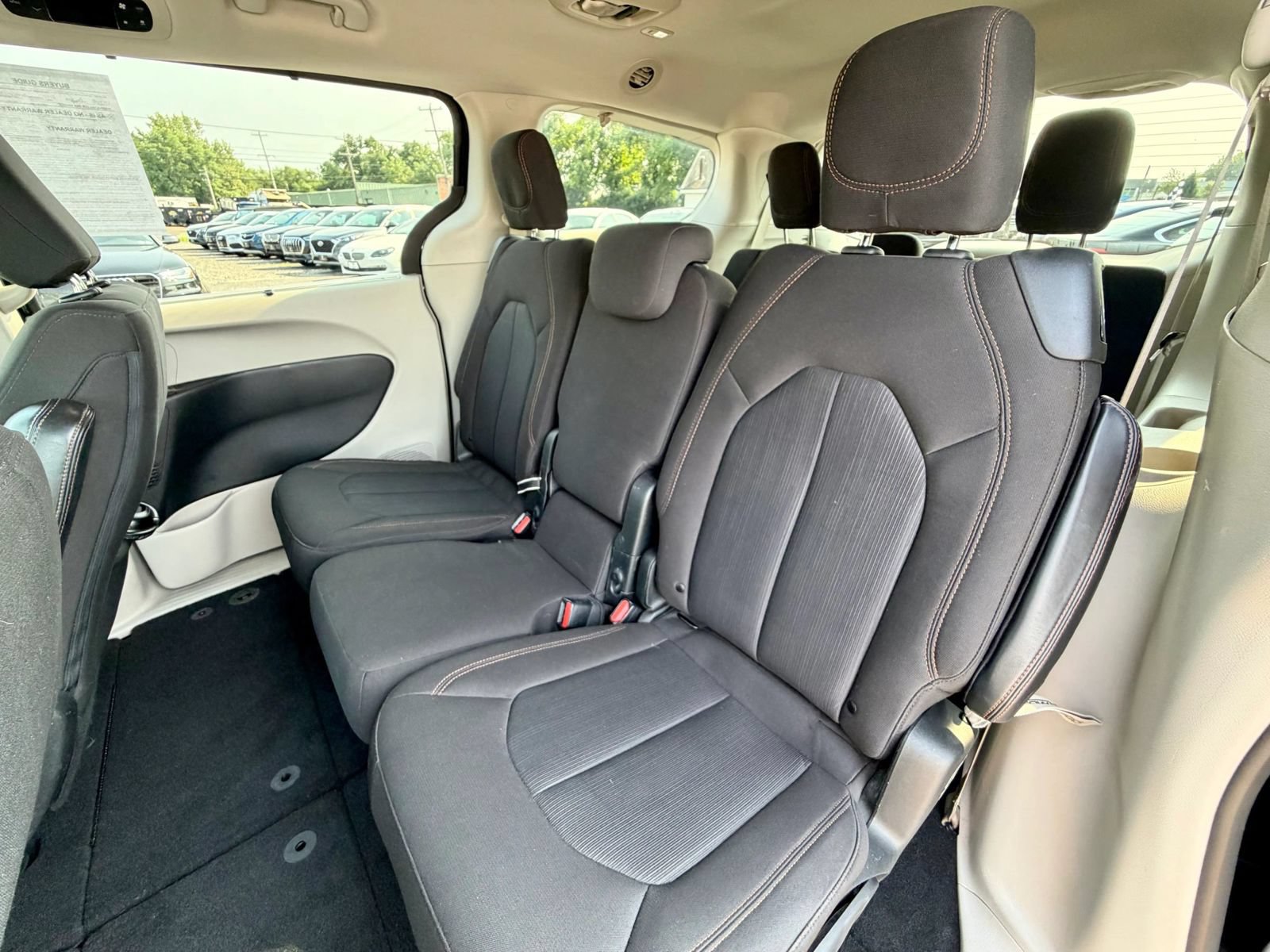 Used 2020 Chrysler Pacifica Touring w/ Tire & Wheel Group FWD image 28