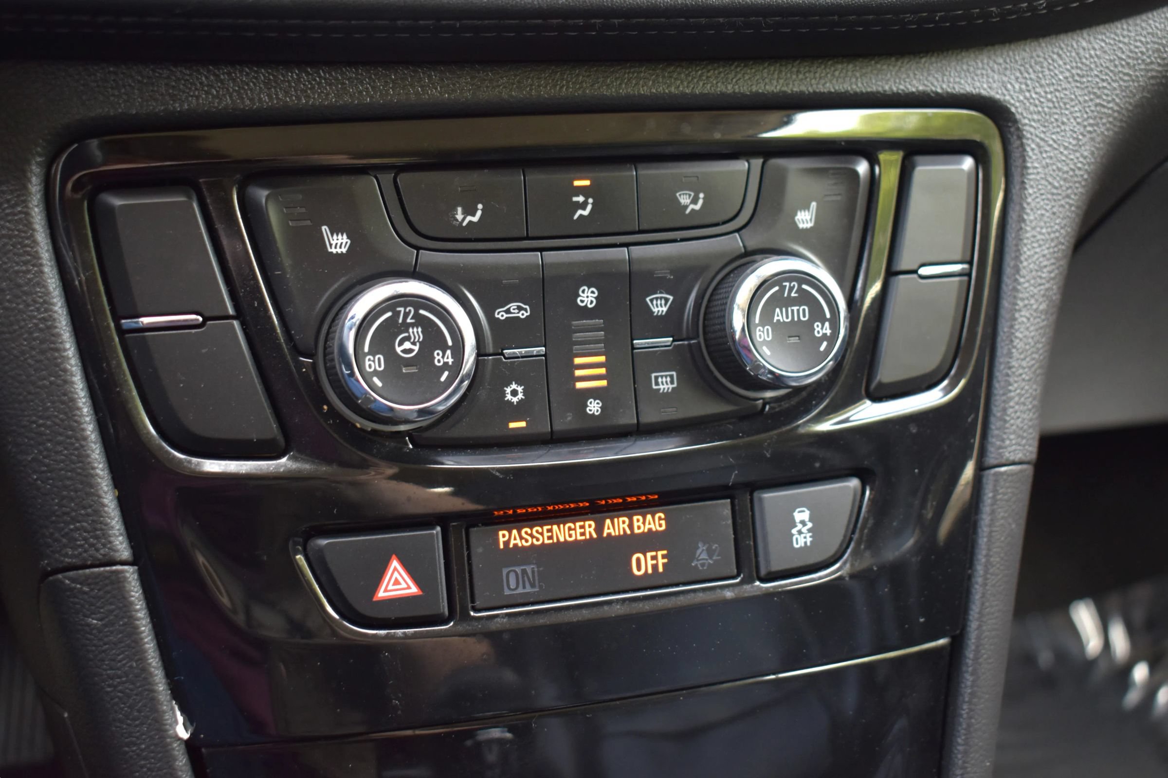 Used 2020 Buick Encore Essence FWD image 53