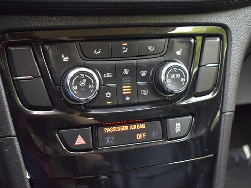 Used 2020 Buick Encore Essence FWD image 53